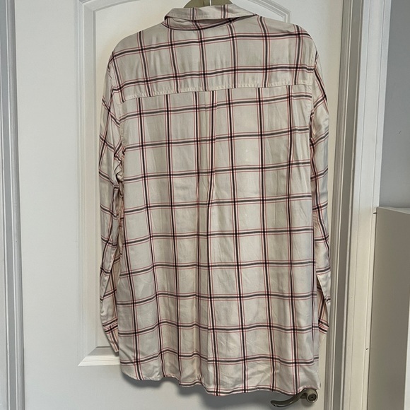 NWT. Old Navy tunic button up shirt. Size XL. - Picture 5 of 5